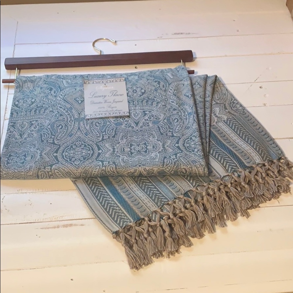 NWT Sophia Luxury Throw
